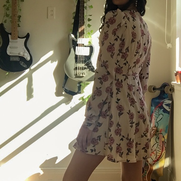 Missguided Floral Puff-Sleeve 40s Style Tea Dress - Picture 6 of 9